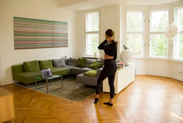 A girl trying out the Fashioneura app in her living room